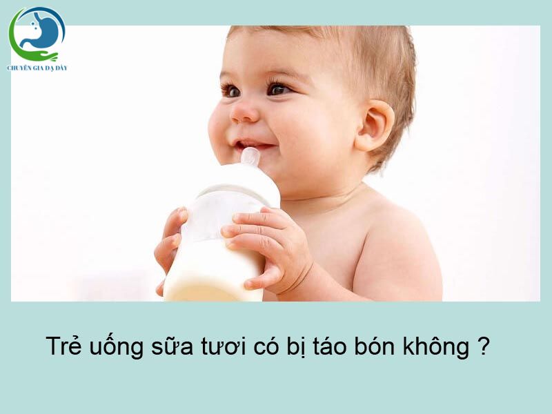 Trẻ uống sữa tươi có bị táo bón không ?