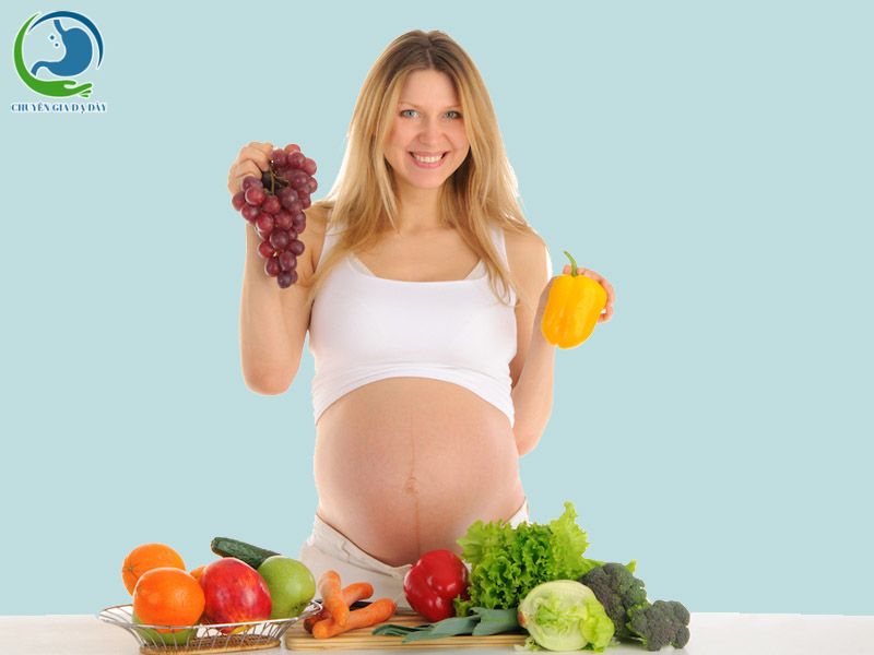 Nên ăn nhiều bữa ăn nhỏ trong ngày để trị trào ngược dạ dày thực quản ở bà bầu